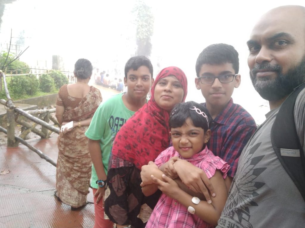 Shaheena Family meet the magecian